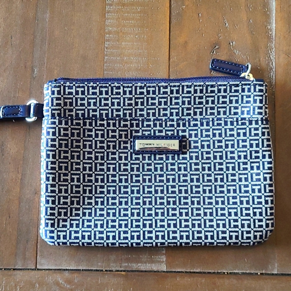 NWOT Tommy Hilfiger Wristlet